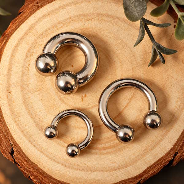 Piercings im Flesh Tunnel Shop