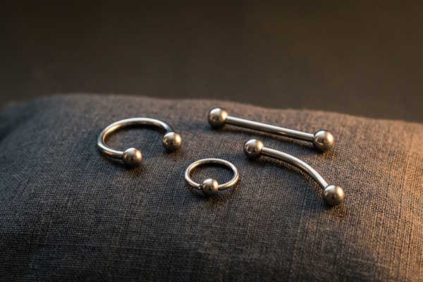 Hufeisen, Klemmkugelring sowie gerade und leicht gebogene Barbells für Oetang Piercing Schmuck