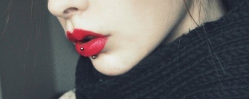 Lippenpiercing - Piercing in der Lippe getragen